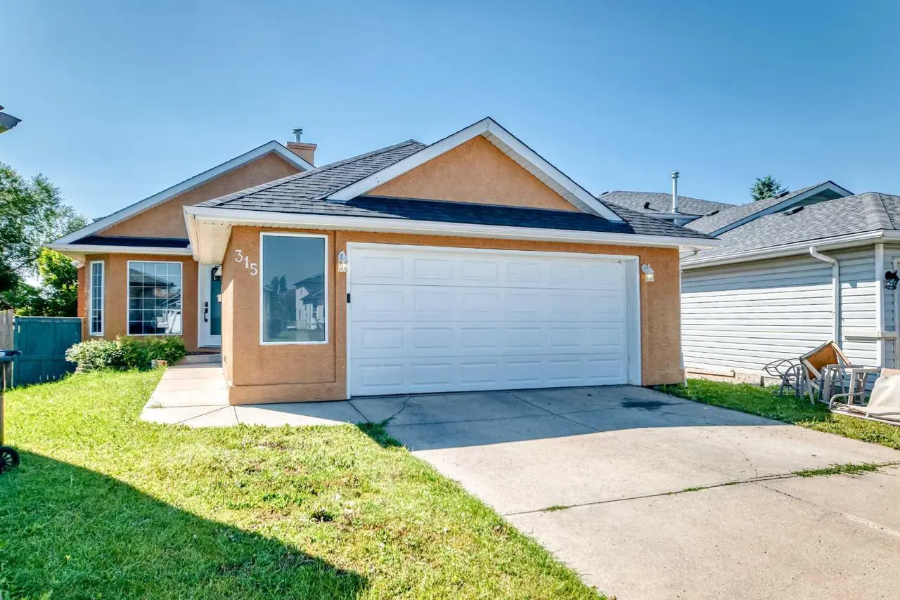 315 Appleglen Place SE
