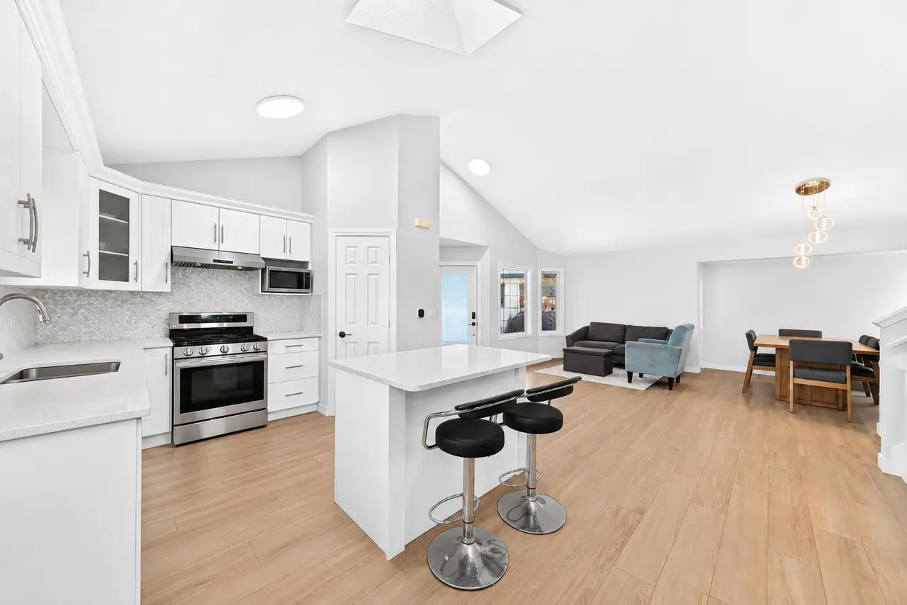 315 Appleglen Place SE