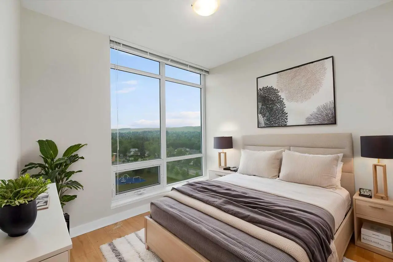 811, 30 Brentwood Common NW