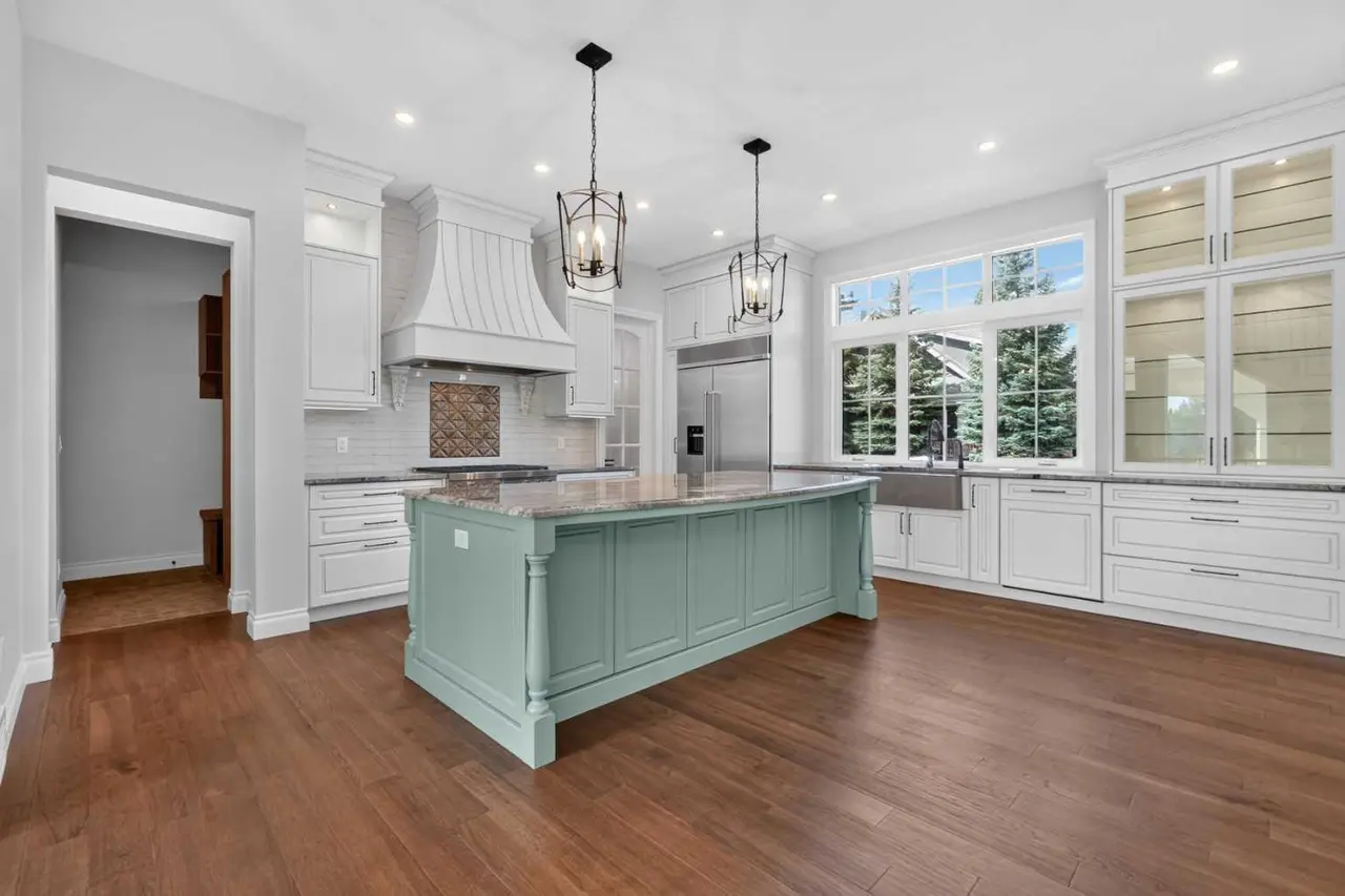 8 Spring Valley Lane SW