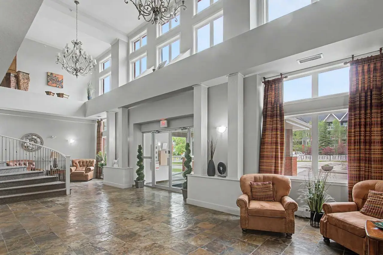 205, 15 Everstone Drive SW