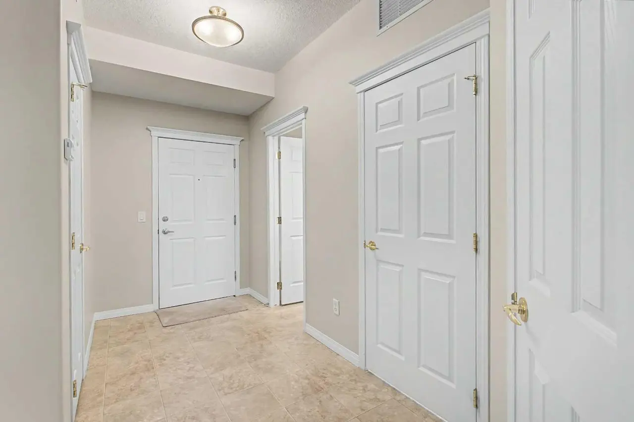 205, 15 Everstone Drive SW