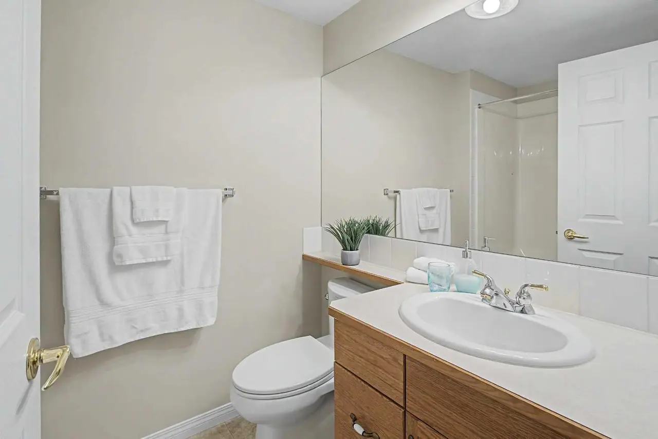 205, 15 Everstone Drive SW