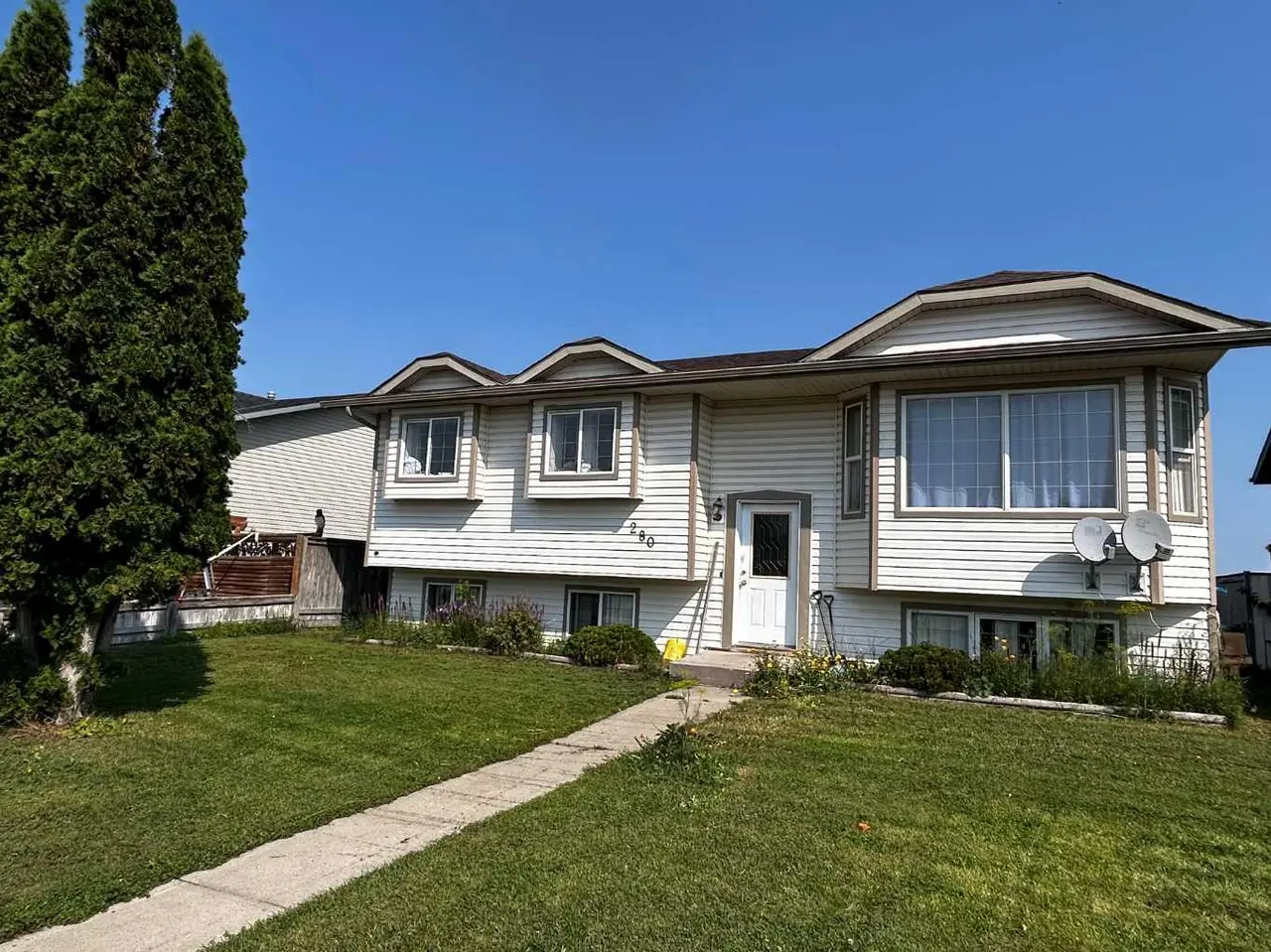 280 Upland Avenue W