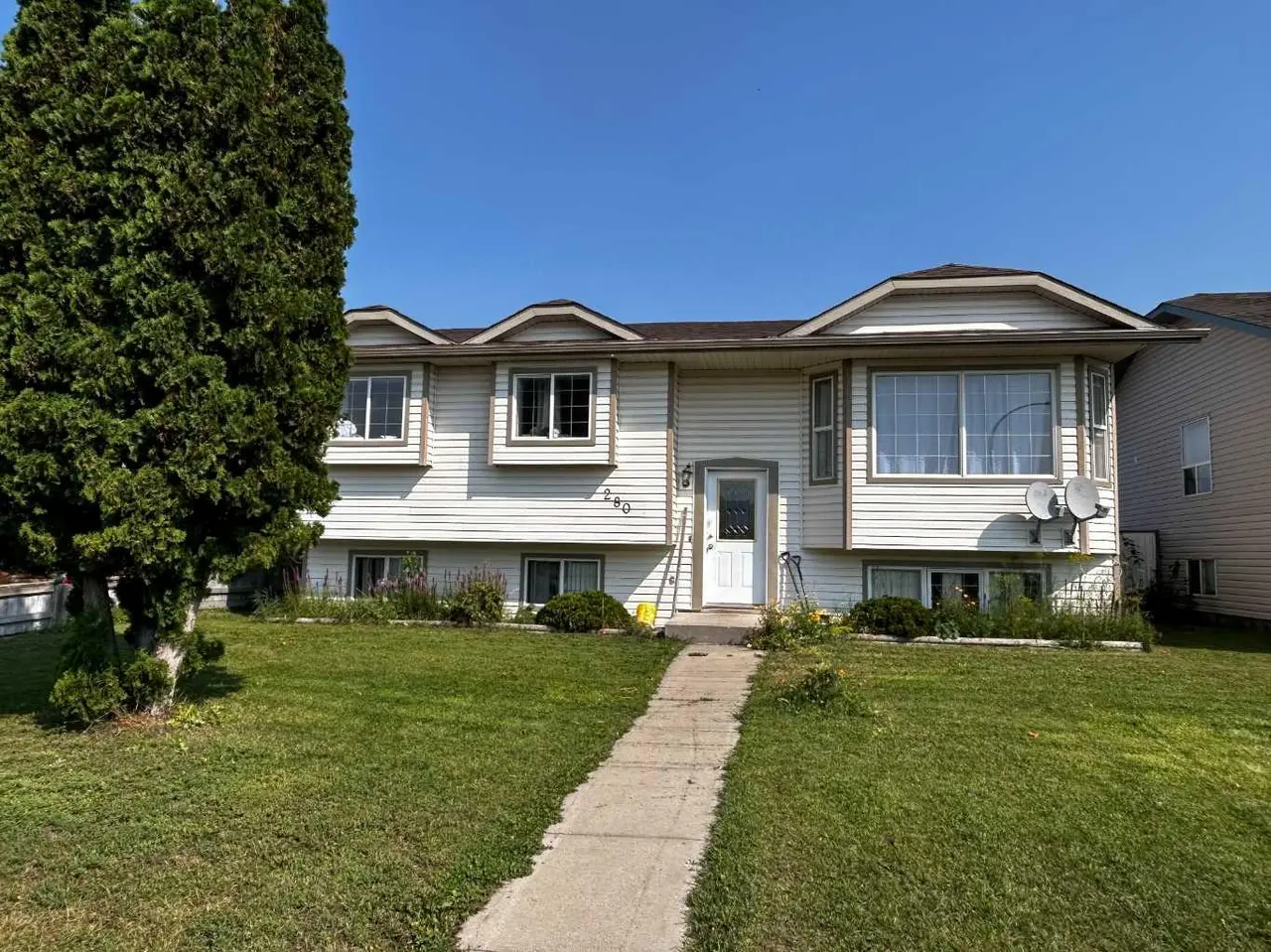 280 Upland Avenue W