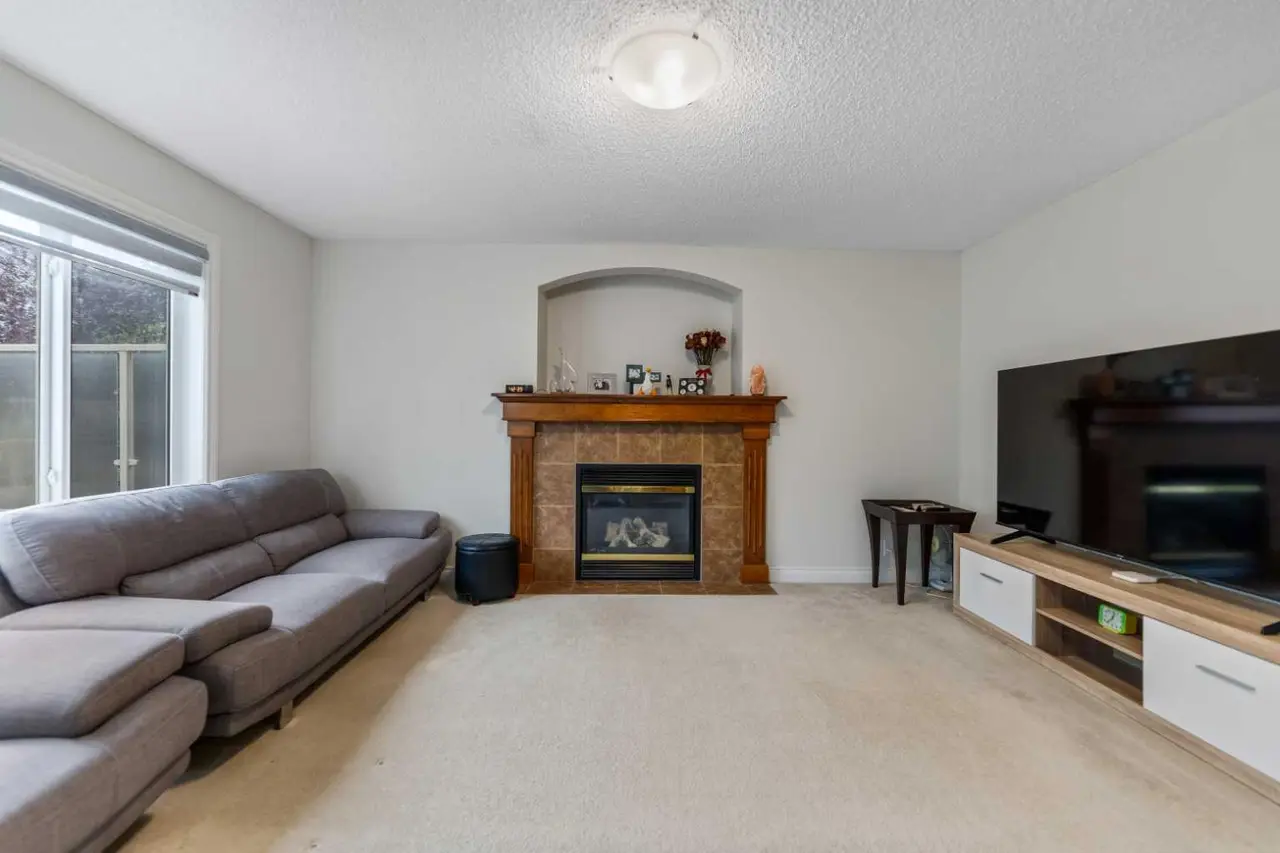 10 Evansmeade Manor NW