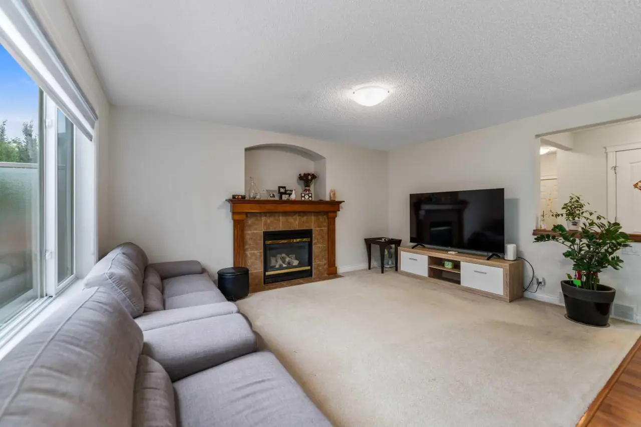10 Evansmeade Manor NW