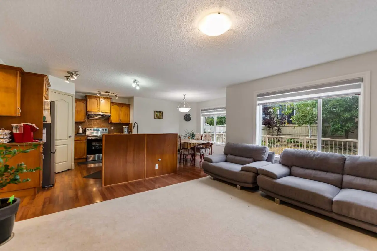 10 Evansmeade Manor NW