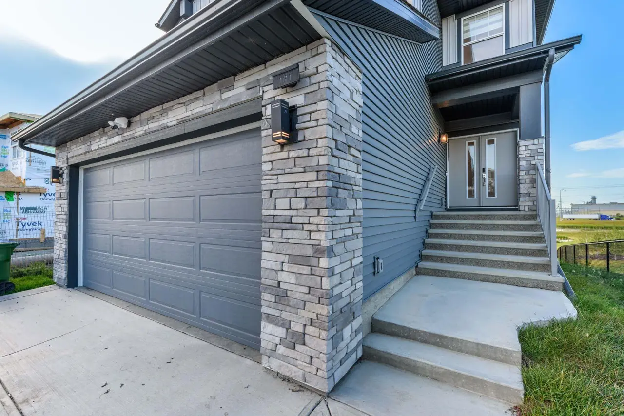 171 Corner Glen Grove NE