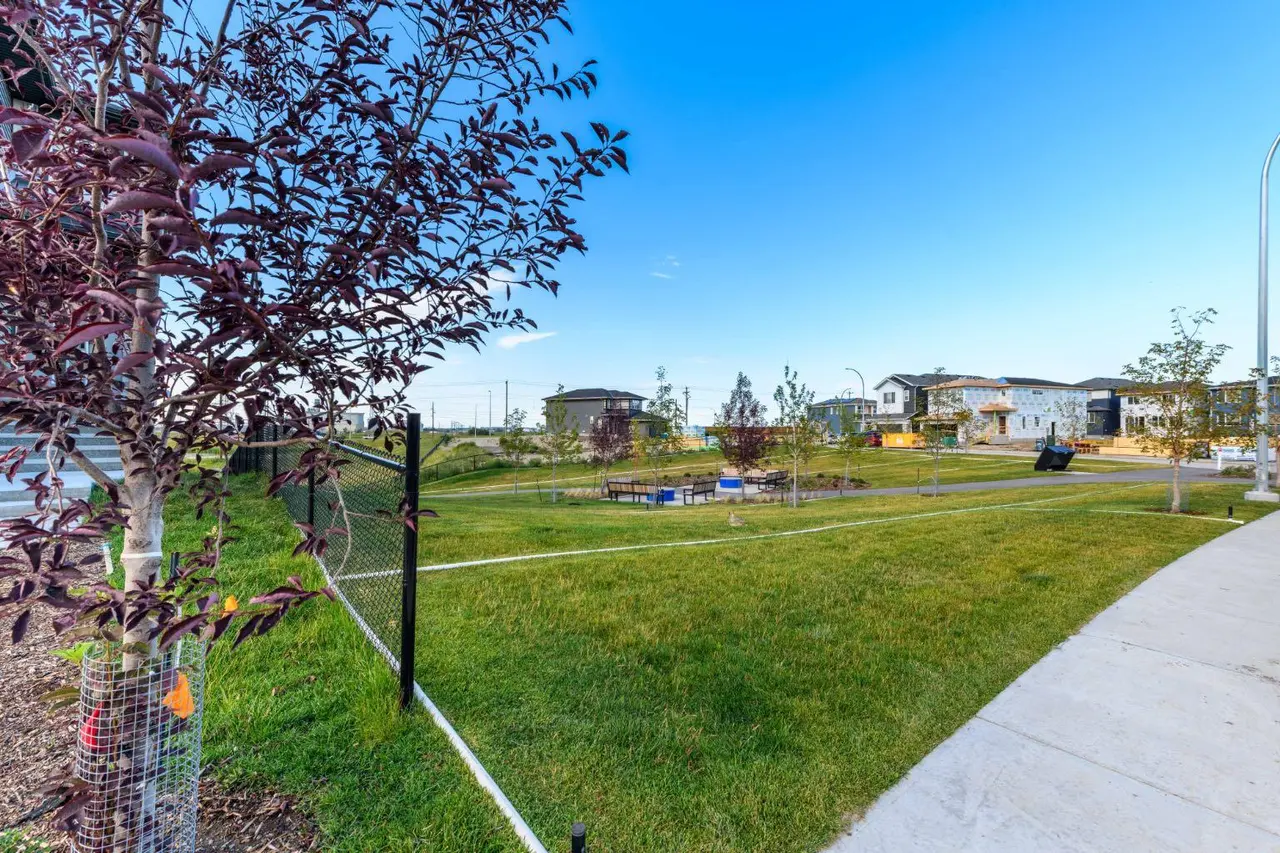 171 Corner Glen Grove NE