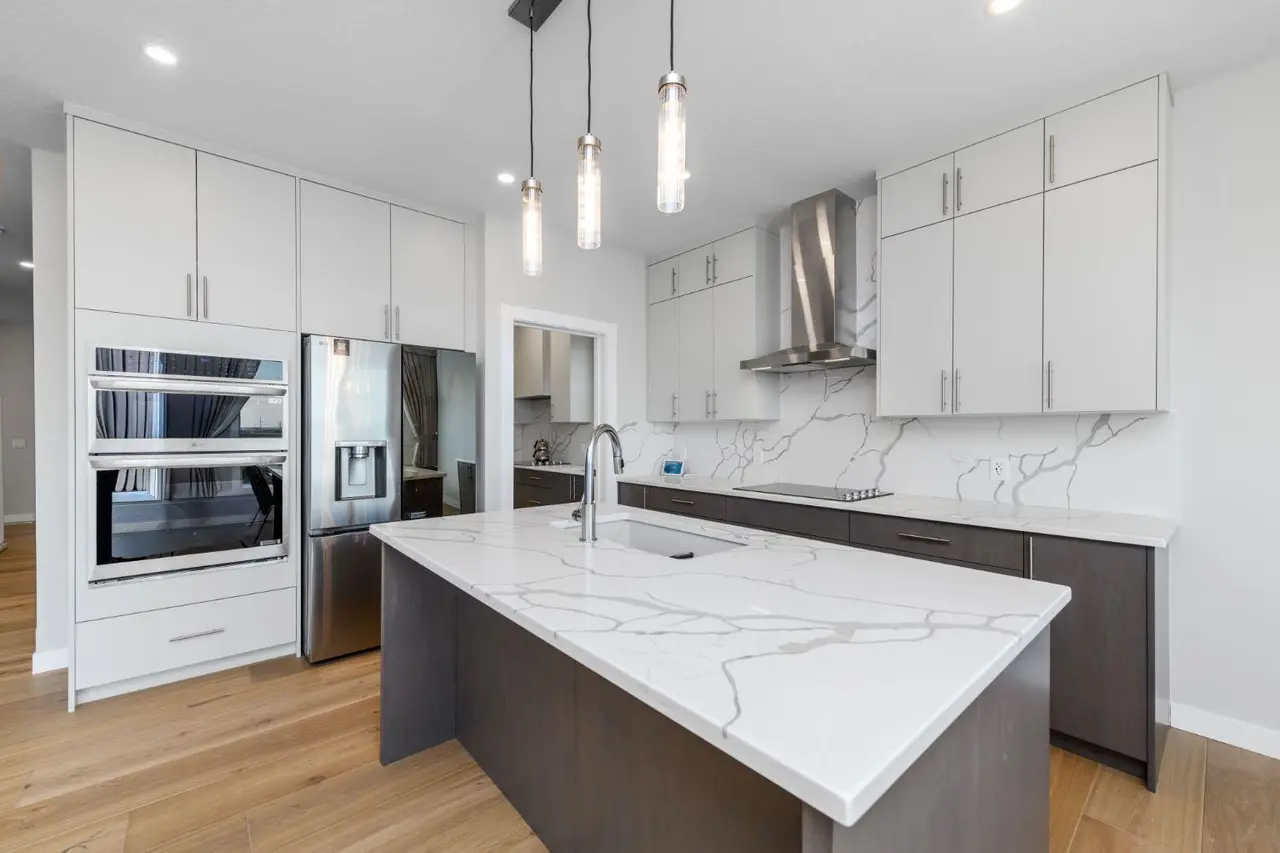 171 Corner Glen Grove NE