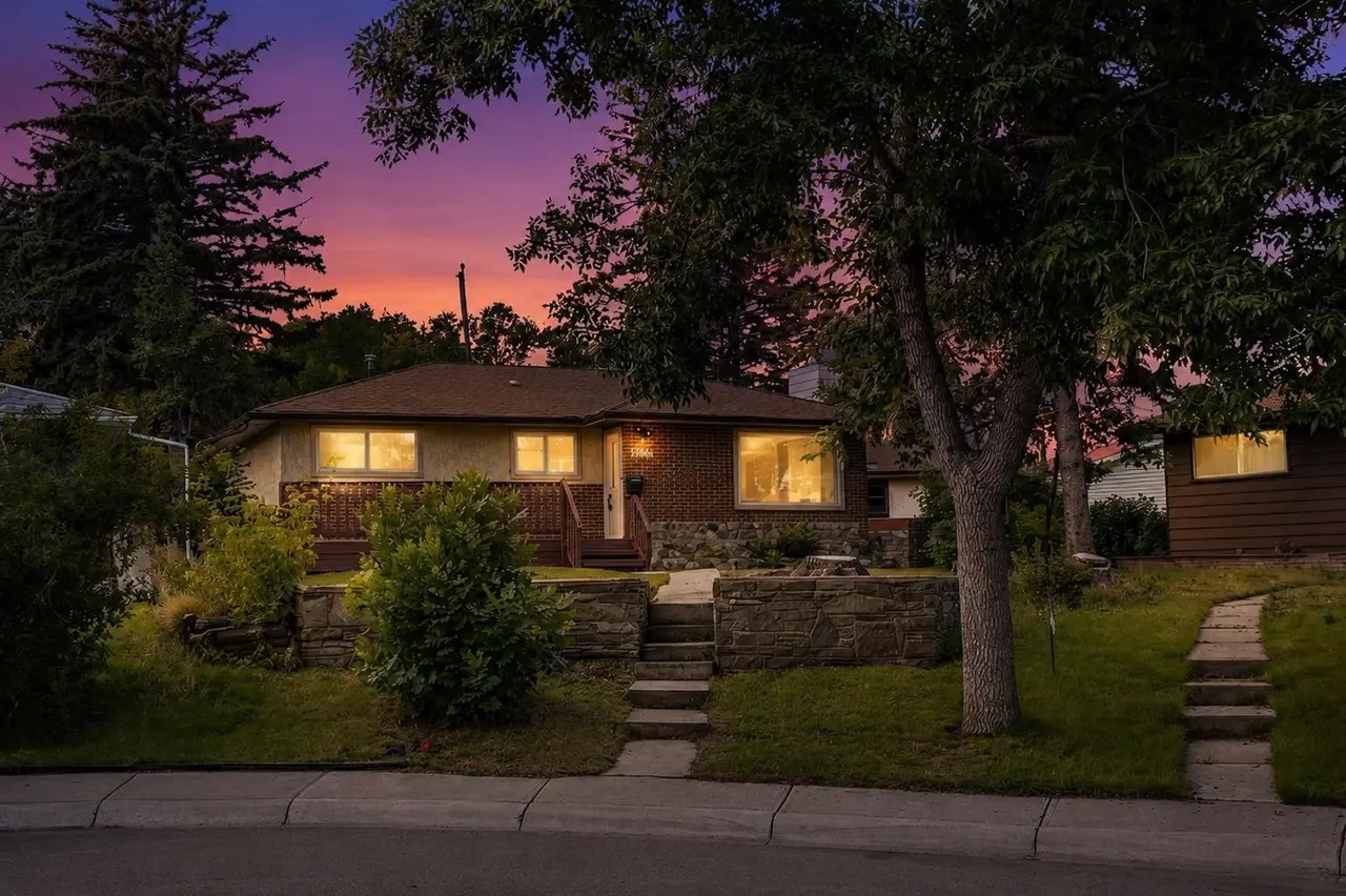 2007 Cottonwood Crescent SE