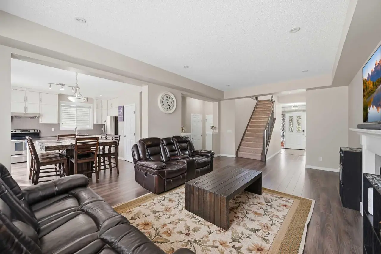 146 Windwood Grove SW