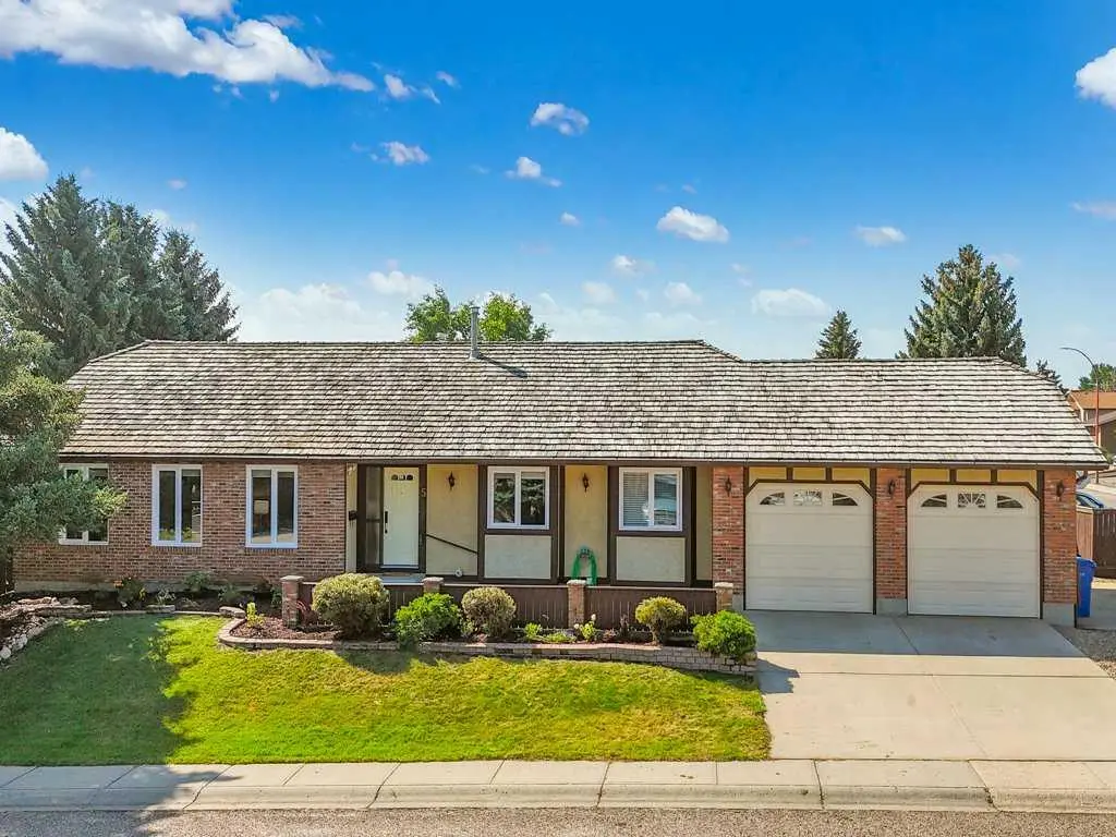 5 Ross View Bay SE