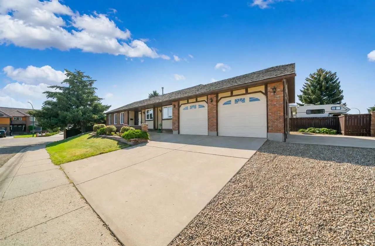 5 Ross View Bay SE