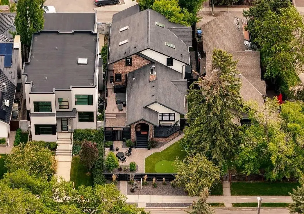 817 Rideau Road SW
