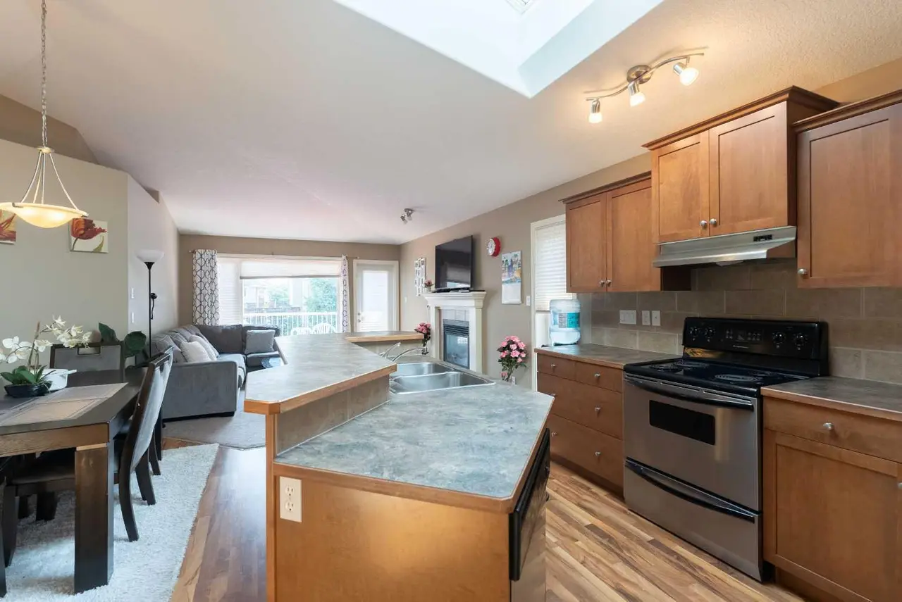 27 Fairmont Road S