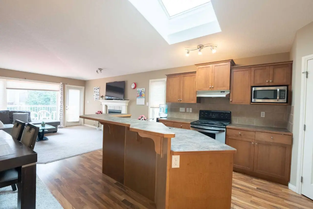 27 Fairmont Road S