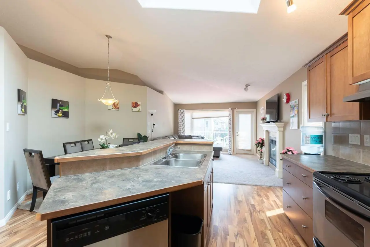 27 Fairmont Road S