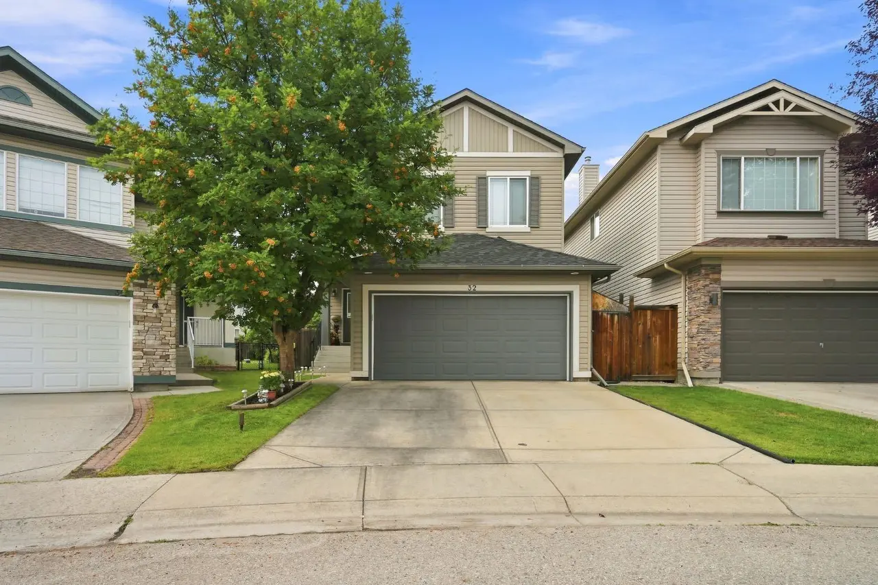 32 Tuscany Ravine Crescent NW