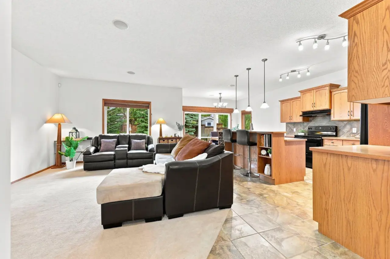 32 Tuscany Ravine Crescent NW