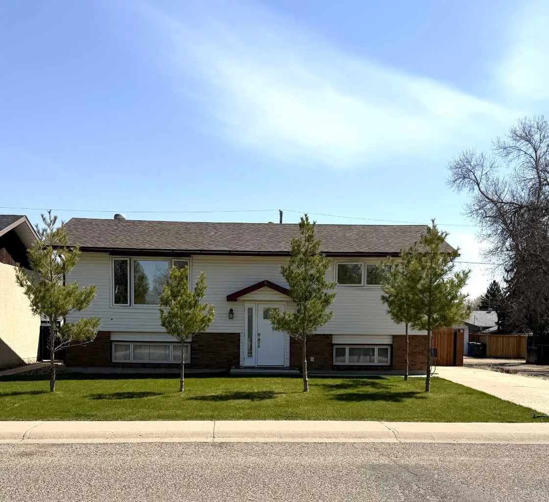 1539 4 Avenue NE