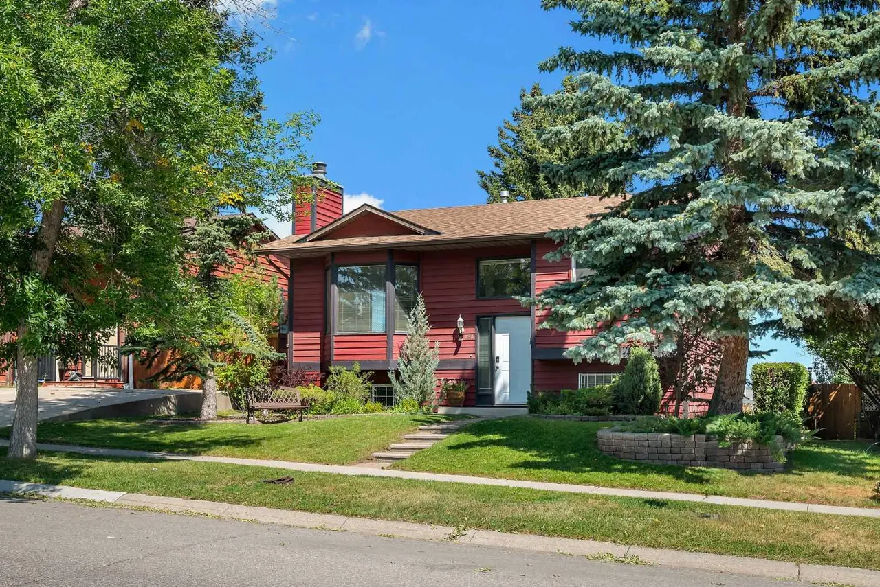 124 Macewan Drive NW