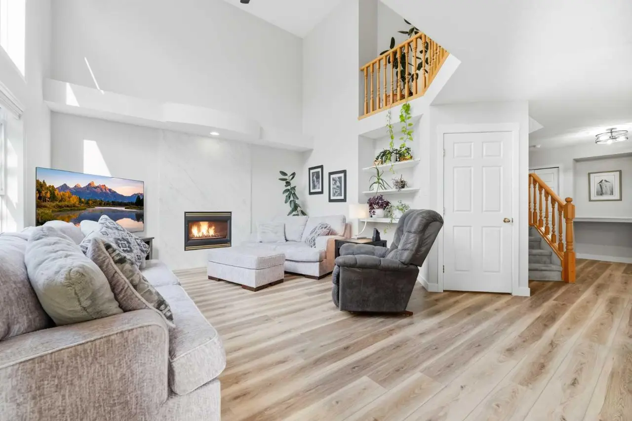 72 Arbour Crest Road NW