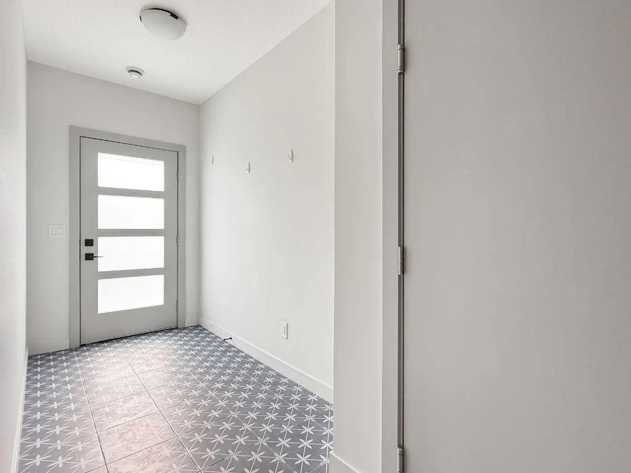 204, 81 Greenbriar Place NW