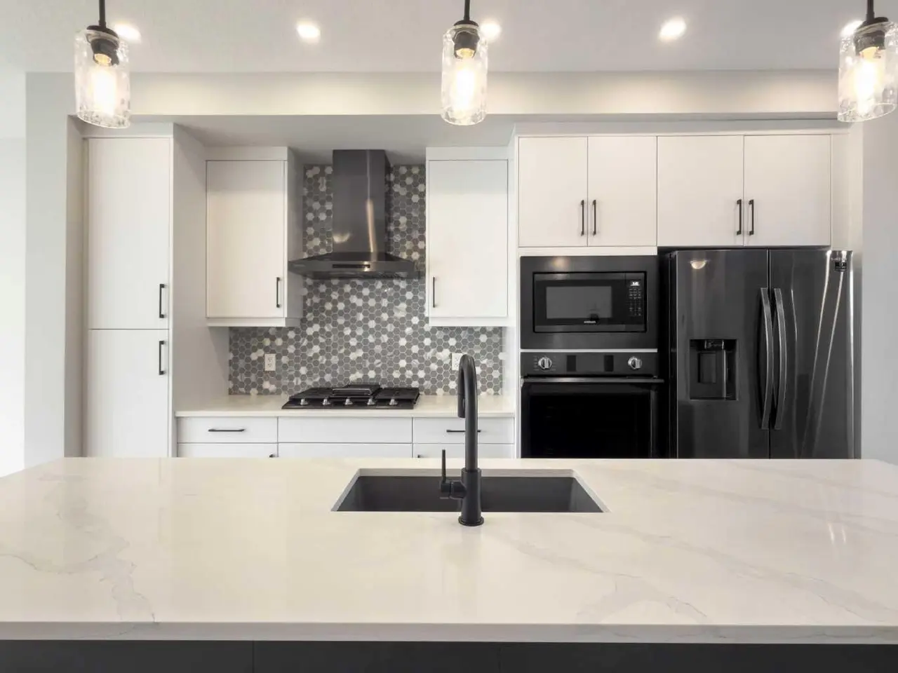 204, 81 Greenbriar Place NW