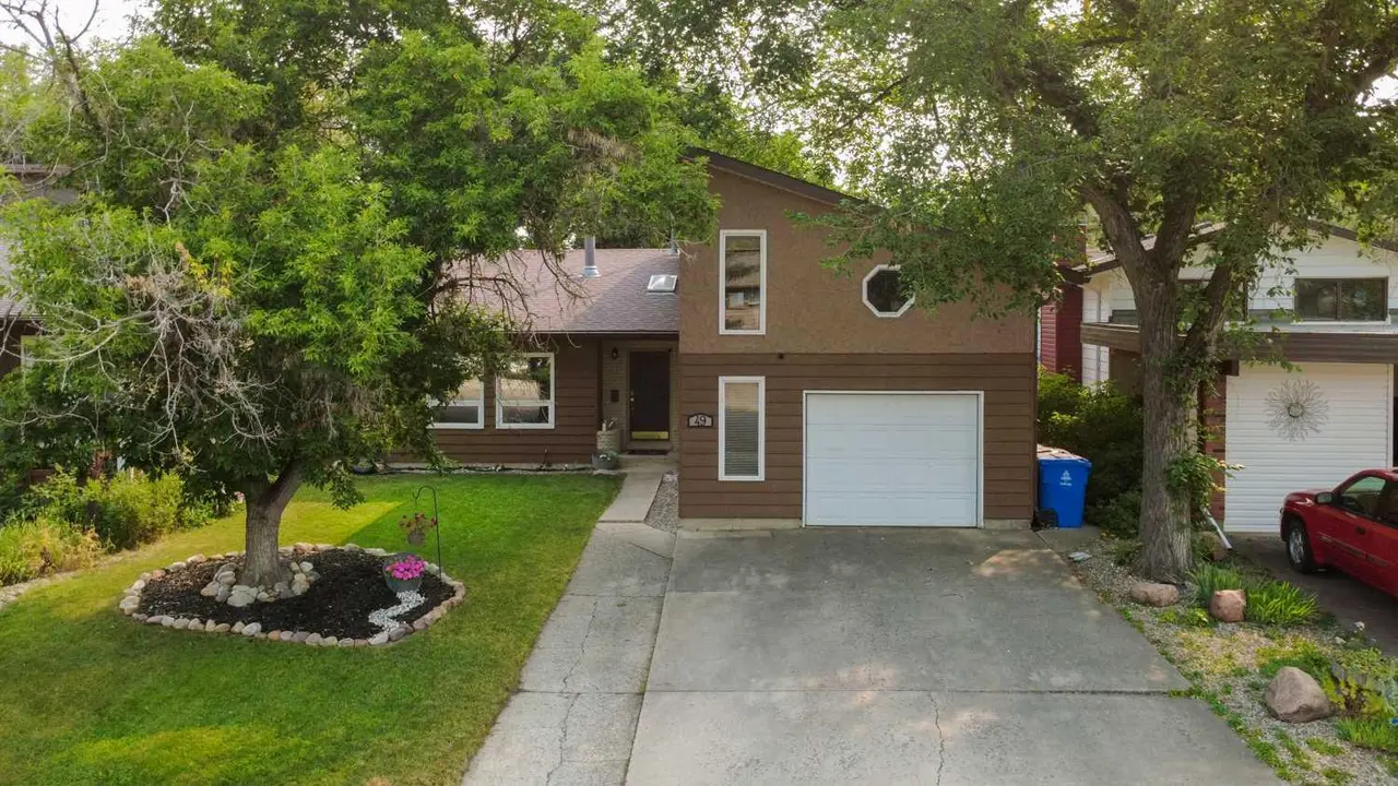 49 Iroquois Crescent W