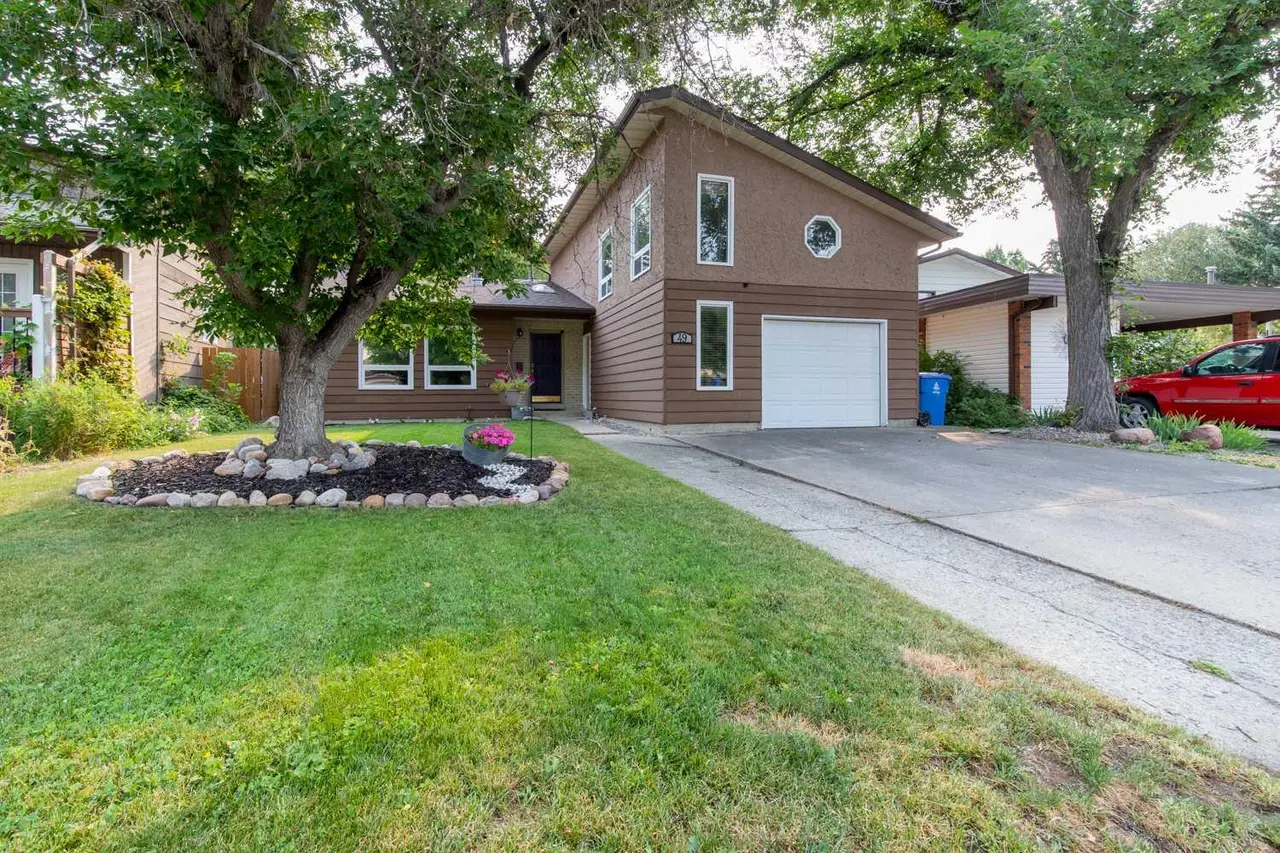 49 Iroquois Crescent W