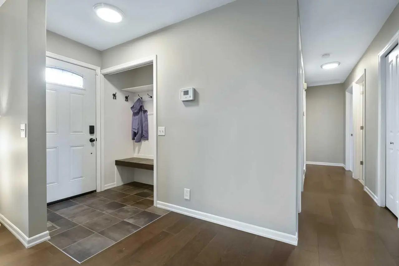 135 Manora Hill NE