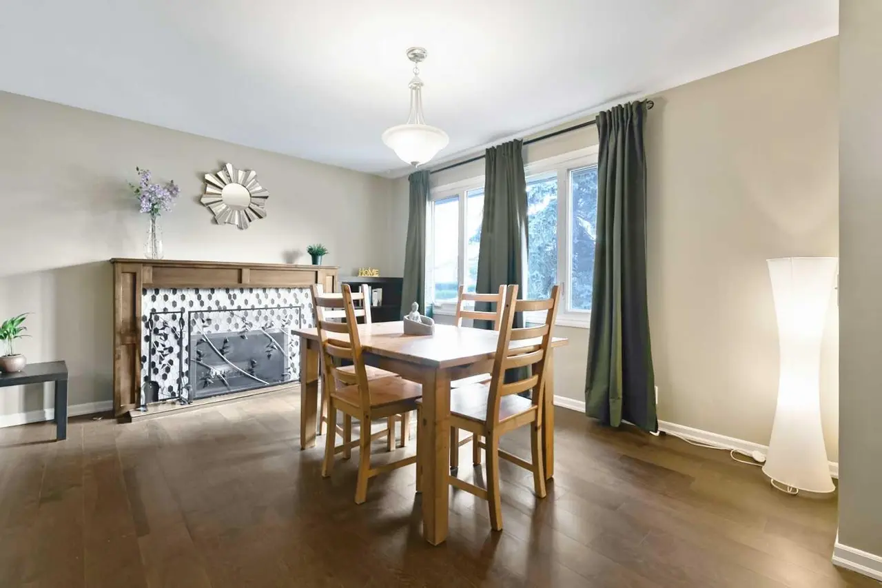 135 Manora Hill NE