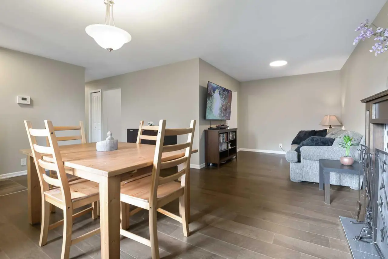 135 Manora Hill NE