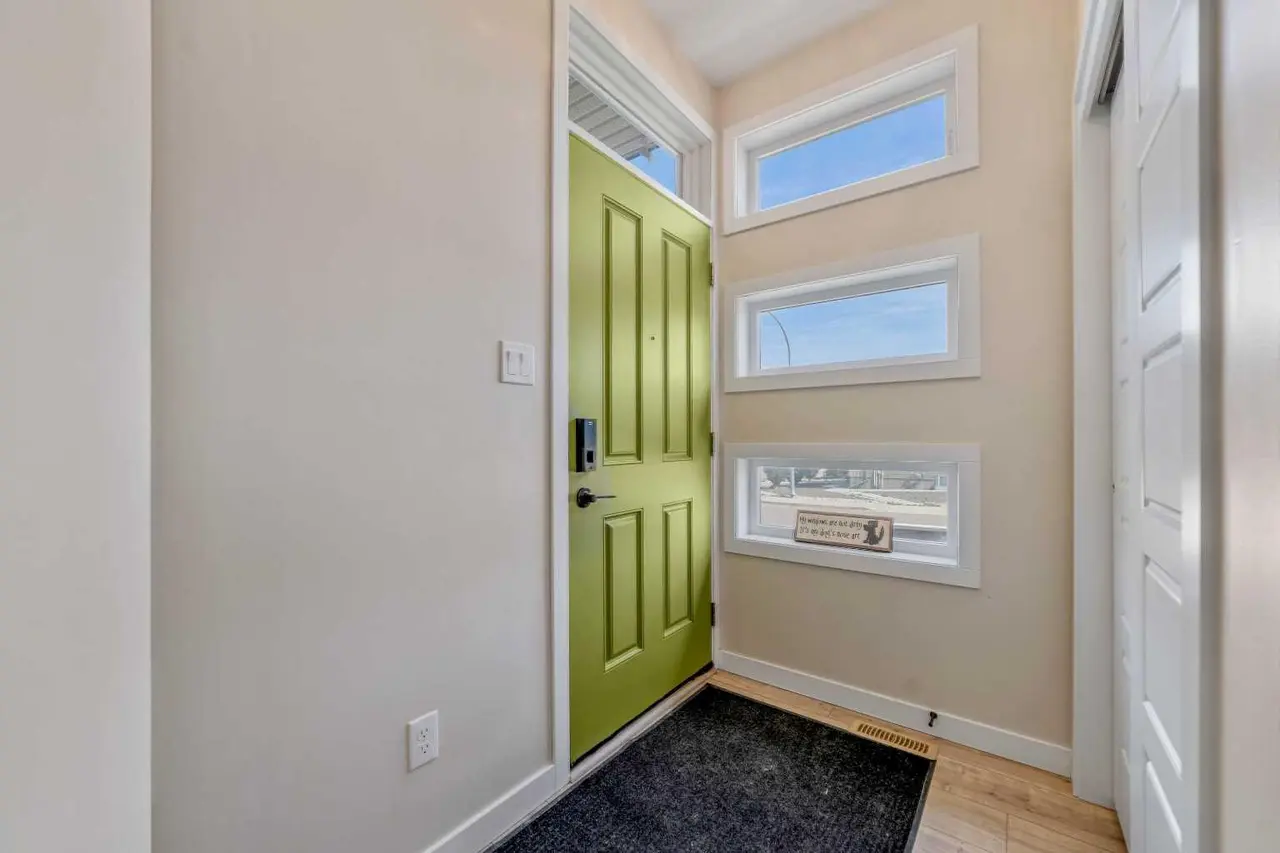 648 Aquitania Boulevard W