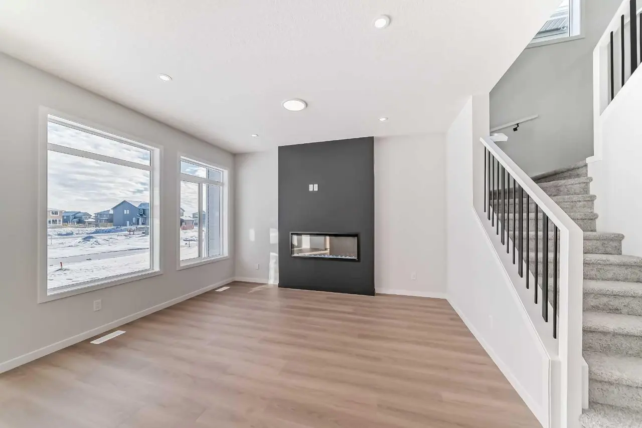 374 Corner Glen Way NE