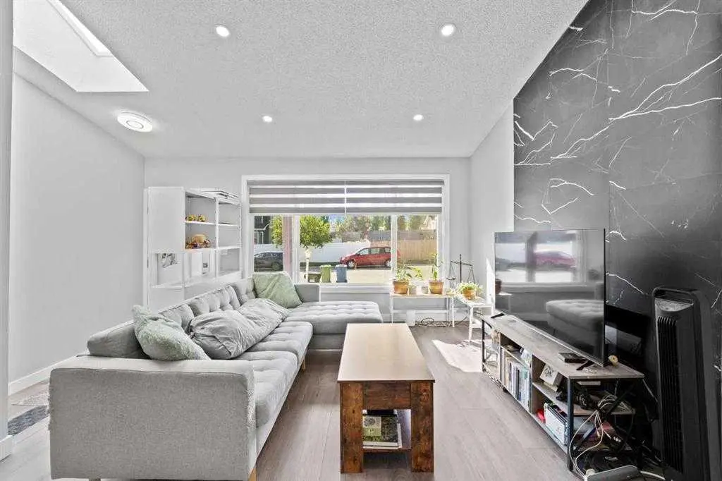 12 Cedargrove Road SW