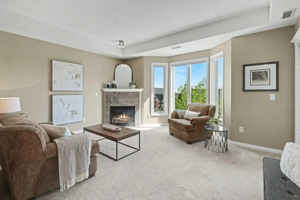 443, 15 Everstone Drive SW