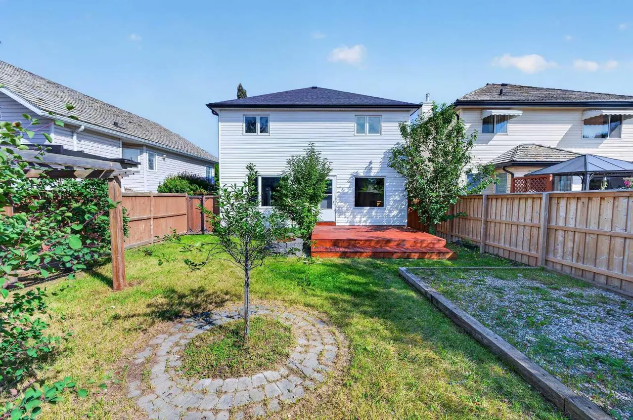 446 Harvest Hills Drive NE