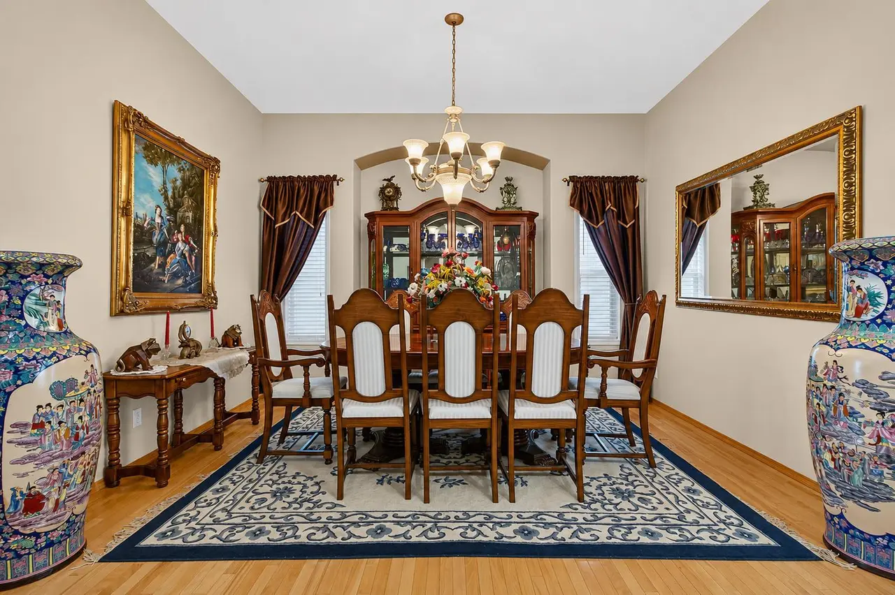 44 Strathlea Close SW