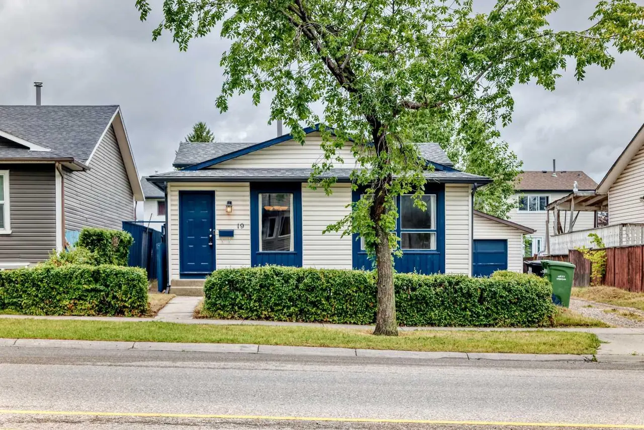 19 Falshire Drive NE