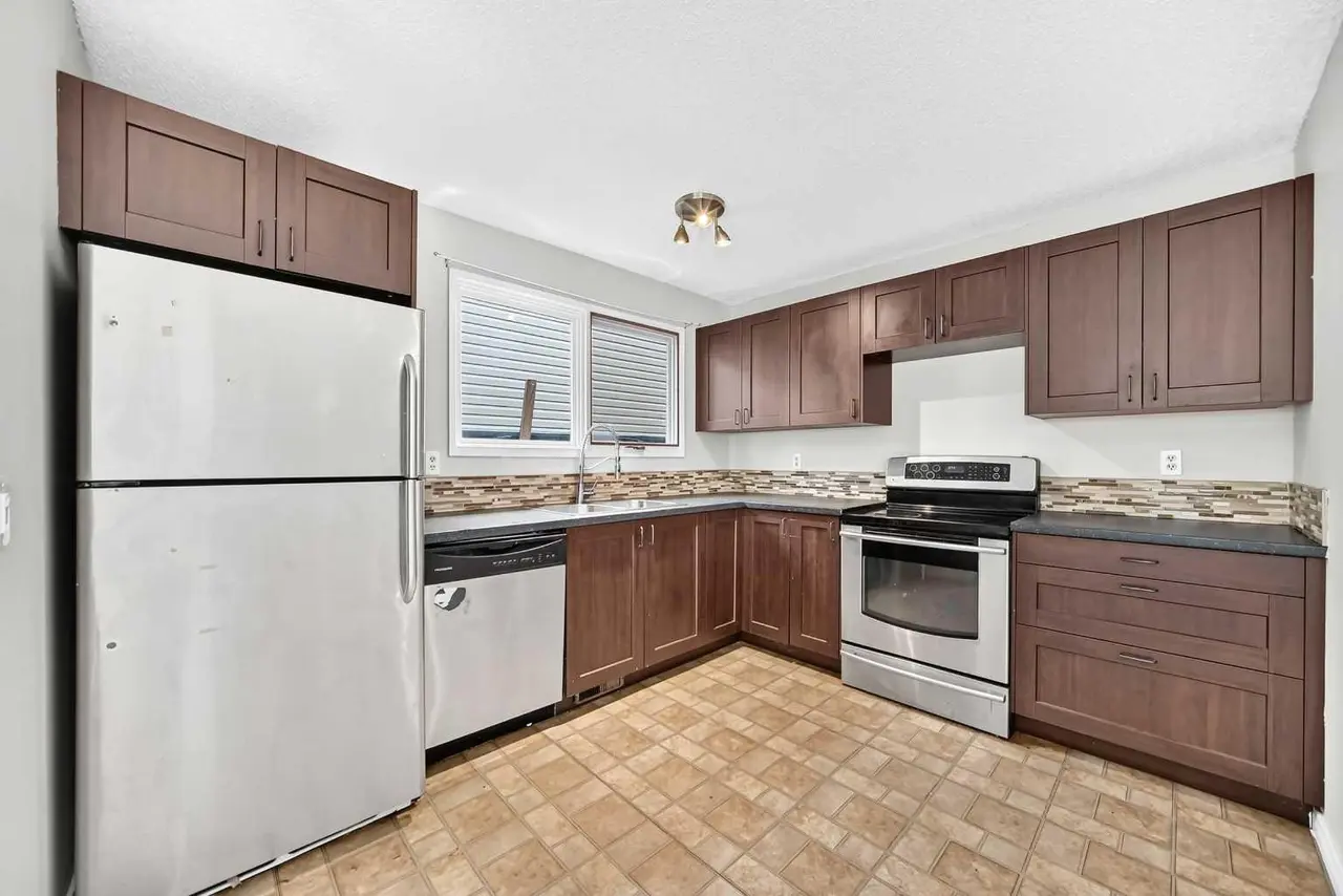 19 Falshire Drive NE