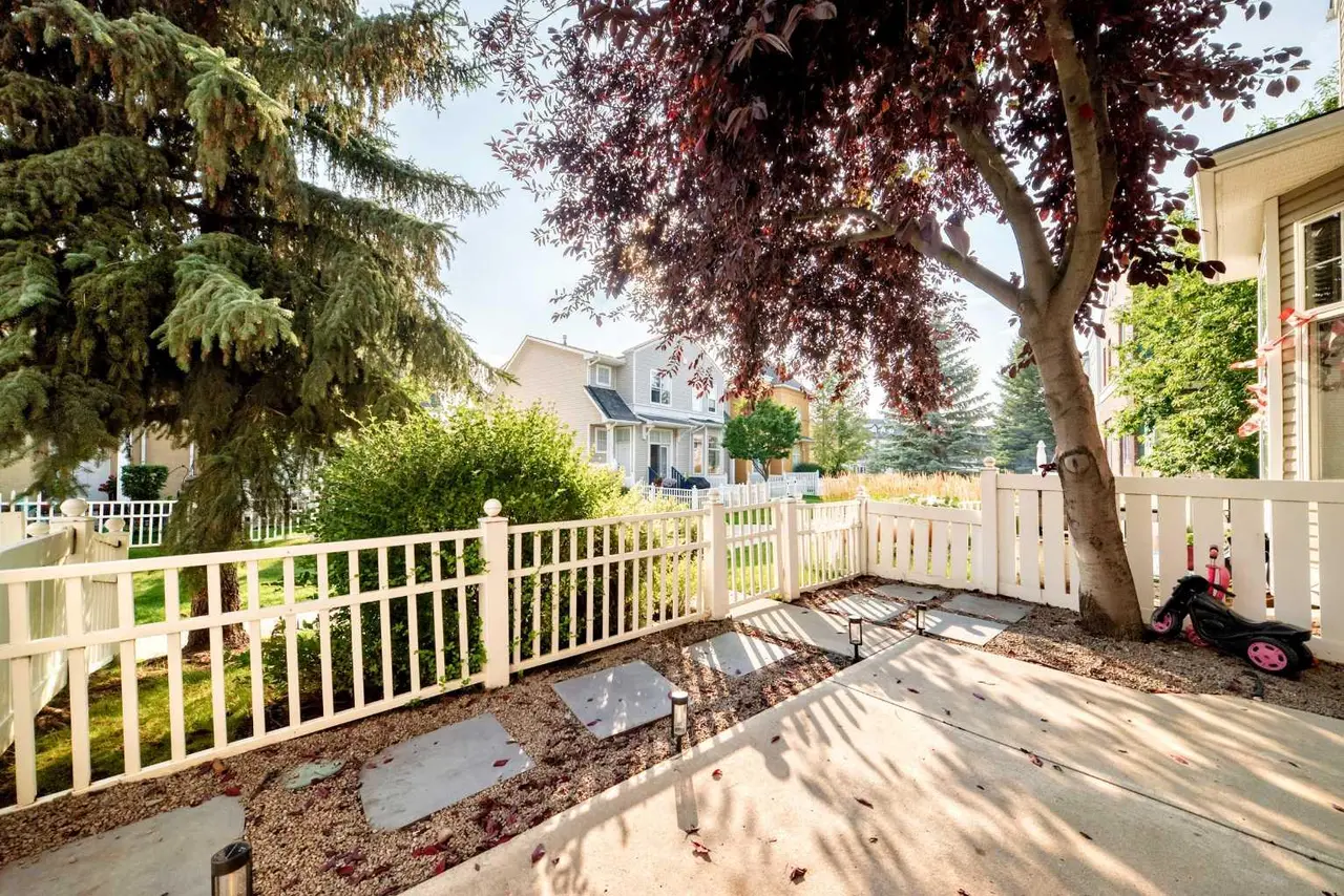 252 McKenzie Towne Link SE