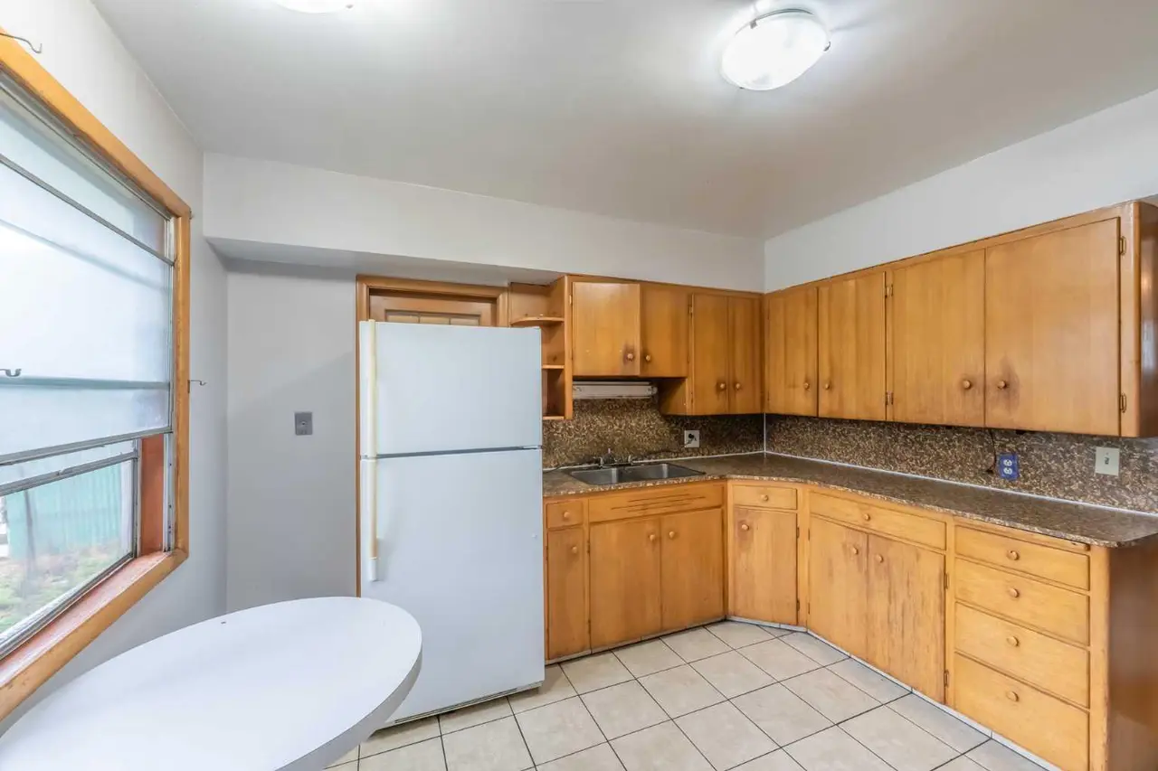 2628 Capitol Hill Crescent NW