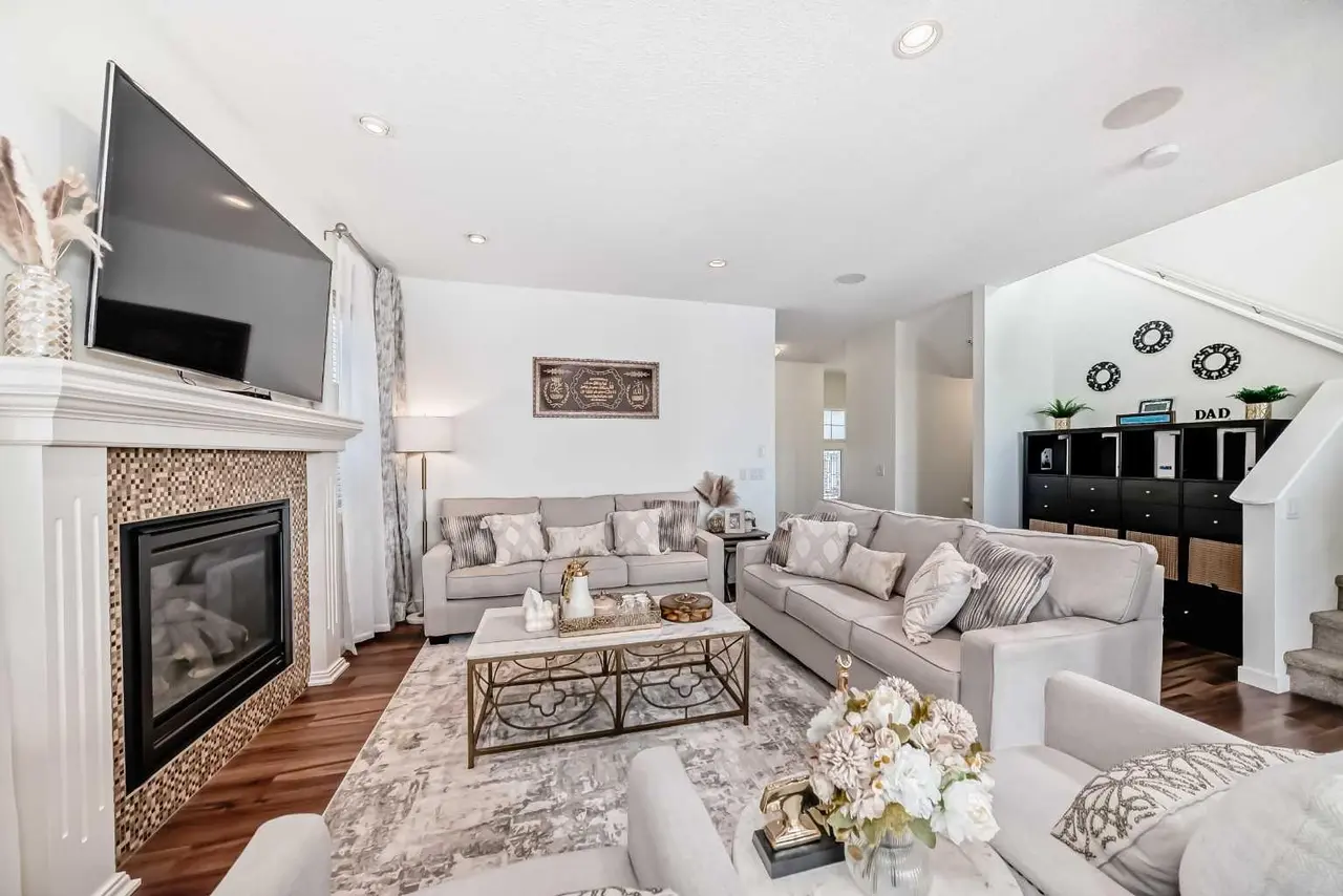 33 Redstone Drive NE