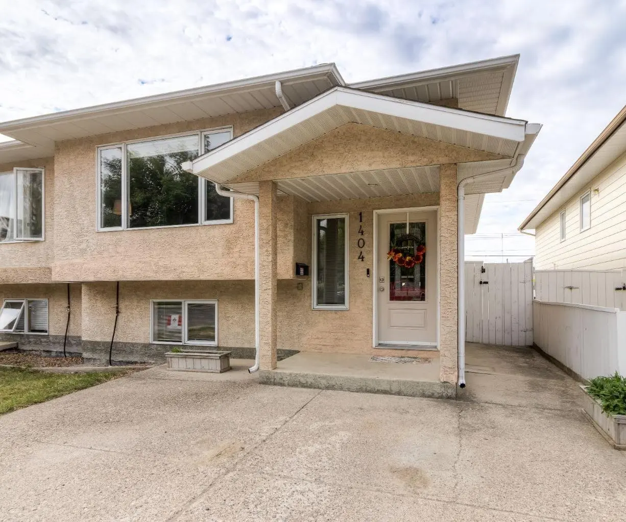 1404 16 Avenue S