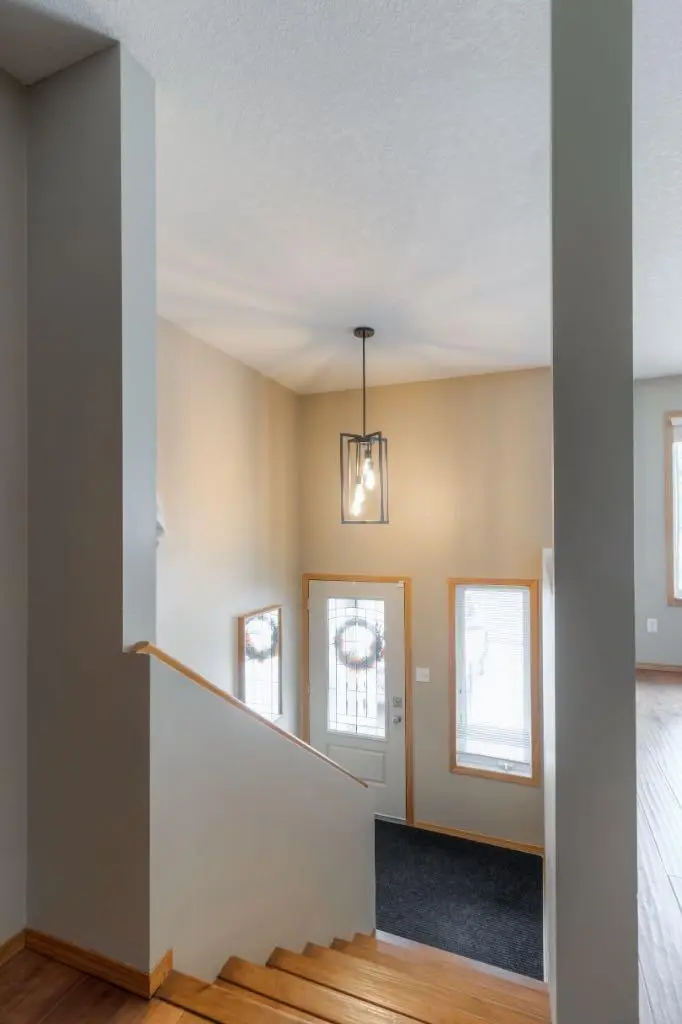 1404 16 Avenue S