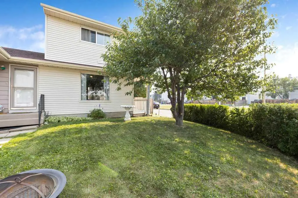 44 Falwood Crescent NE