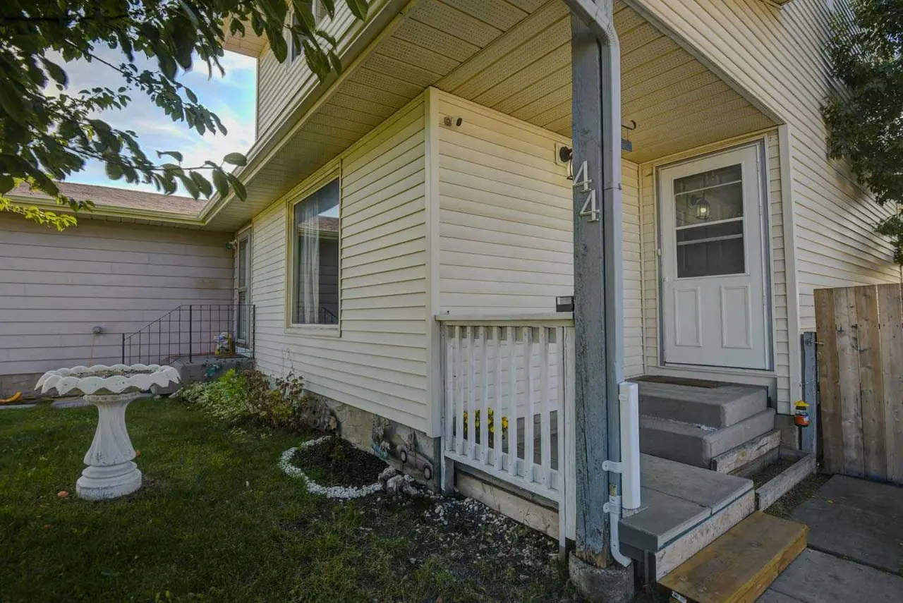 44 Falwood Crescent NE
